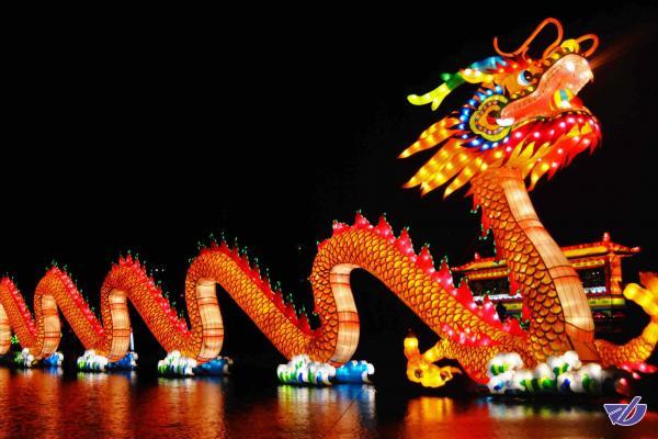 اژدهای قرمز پشت ما ایستاد