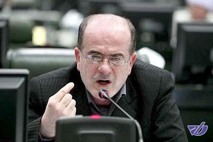 لاهوتی: تیم اقتصادی فعلی نمی‌تواند بحران‌های به وجود آمده را مدیریت کند