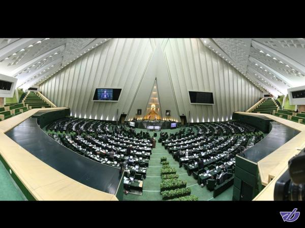 وزارت صنعت باید بازار خودرو را مدیریت کند یا بازار و دلالان؟