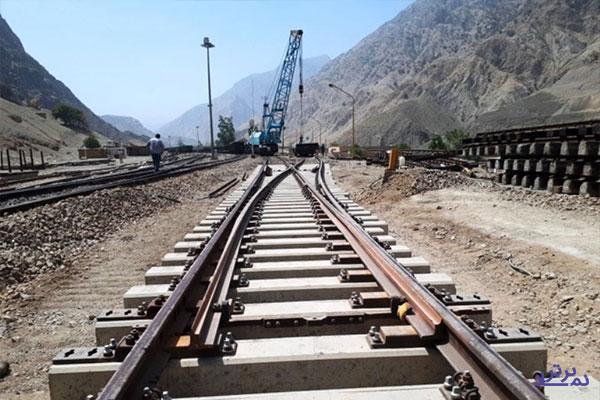 ماشین آلات سبک و سنگین " بالاس " روی میز مزایده