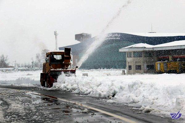پاکسازی باند فرودگاه با برف‌روب خودران