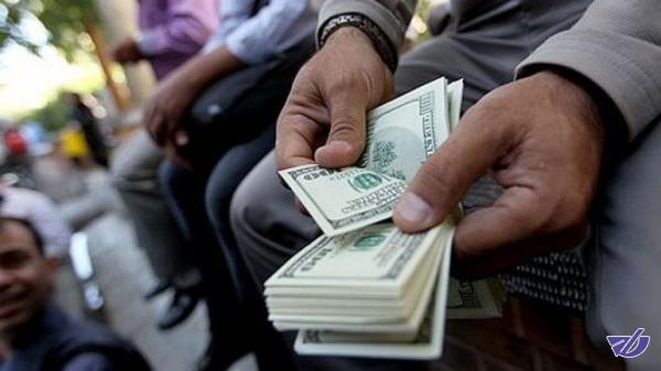 باز هم دلالان ارز بازار را قبضه کردند