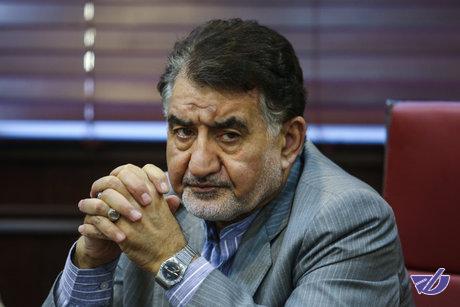 نرخ واقعی دلار ۴۲۰۰ تومان است/ افت ۴۰ درصدی ارزش پول ملی