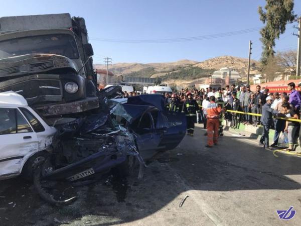 ۱۵ کشته و مصدوم در تصادف ۵ خودرو در اتوبان کرج - قزوین