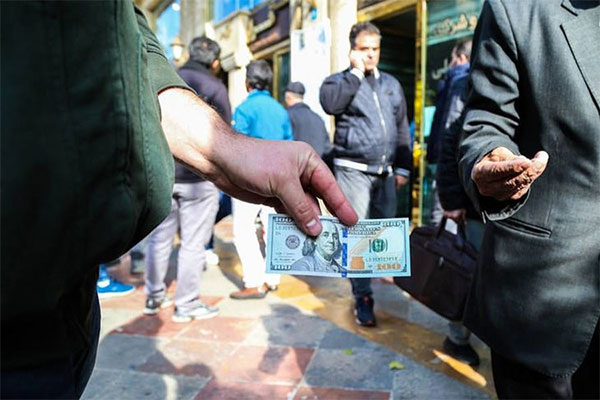 احتیاط در بازار ارز /تقاضا در بازار سکه تحریک شد