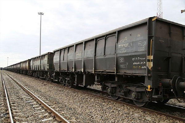 "حریل" ۱۲ دستگاه لوکوموتیو می‌ خرد