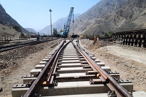 ماشین آلات سبک و سنگین " بالاس " روی میز مزایده